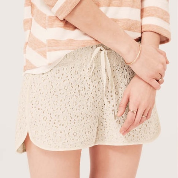 Lou & Grey cream lace shorts - Picture 2 of 5